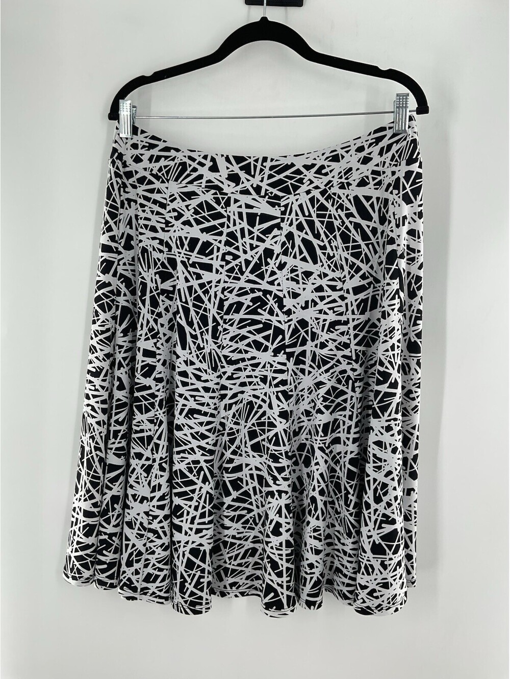 Lily Women’s Size Medium Black And White Skirt Geometric 006